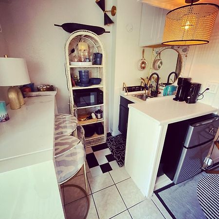הונולולו Seashore Waikiki Studio 1 Block From A Beach No Resort Fees מראה חיצוני תמונה