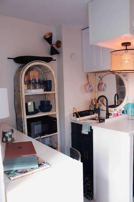 הונולולו Seashore Waikiki Studio 1 Block From A Beach No Resort Fees מראה חיצוני תמונה
