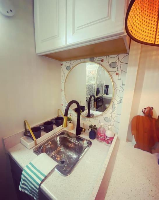 הונולולו Seashore Waikiki Studio 1 Block From A Beach No Resort Fees מראה חיצוני תמונה